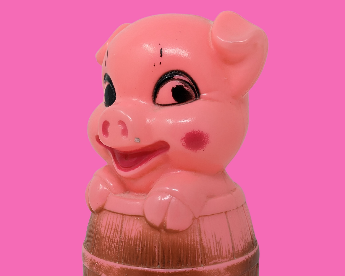 Tirelire en plastique vintage des années 1960, cochon dans un tonneau