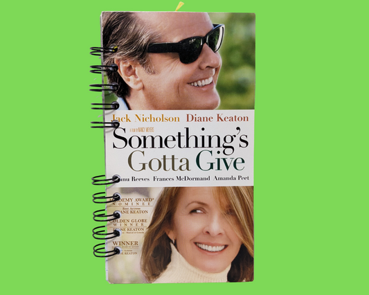 Quelque chose doit donner un carnet de film VHS