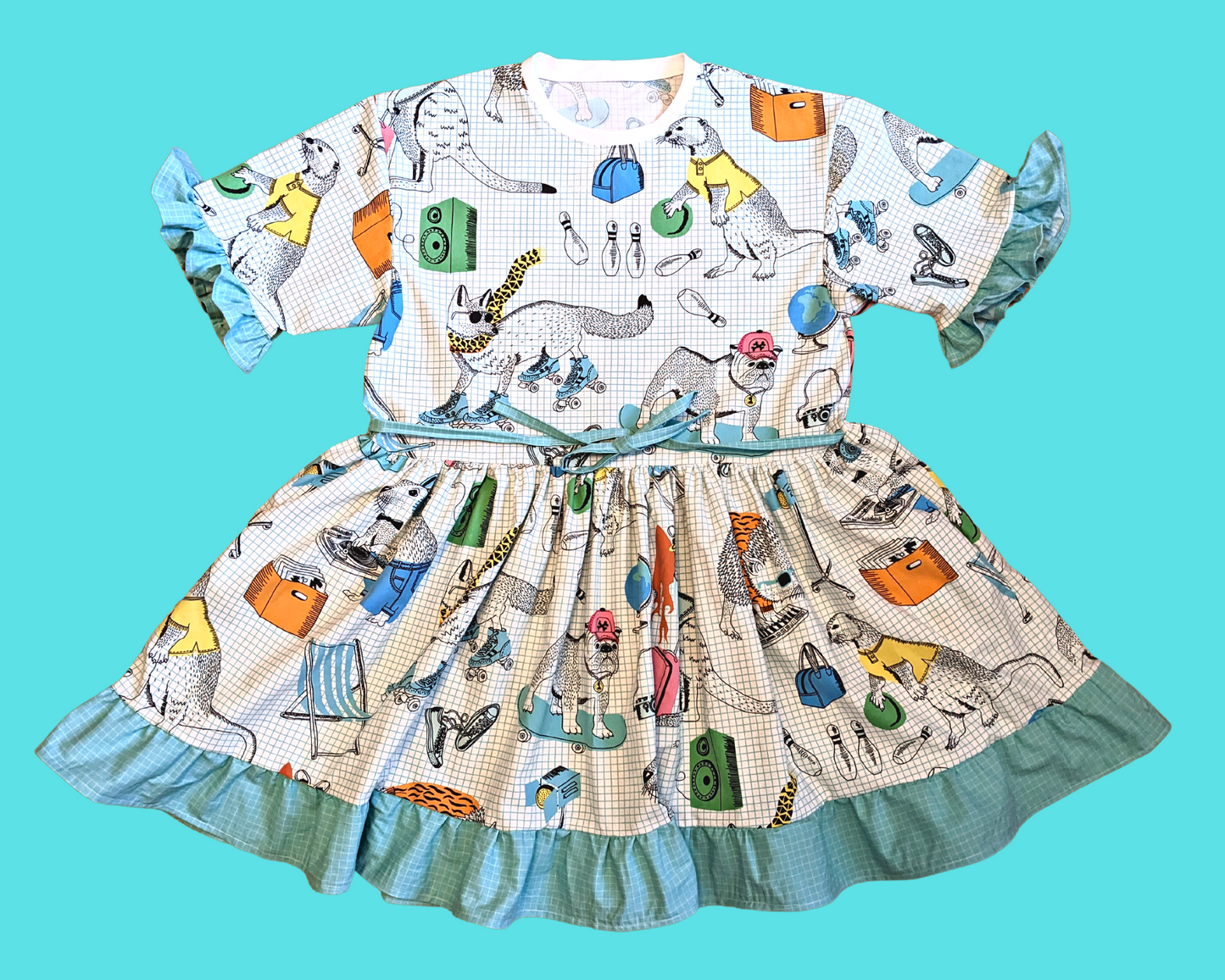 Fait à la main, Upcycled Vintage 1990's Inspiré Coloré, Animal Print Bedsheet T-Shirt Dress Fits SML-XL