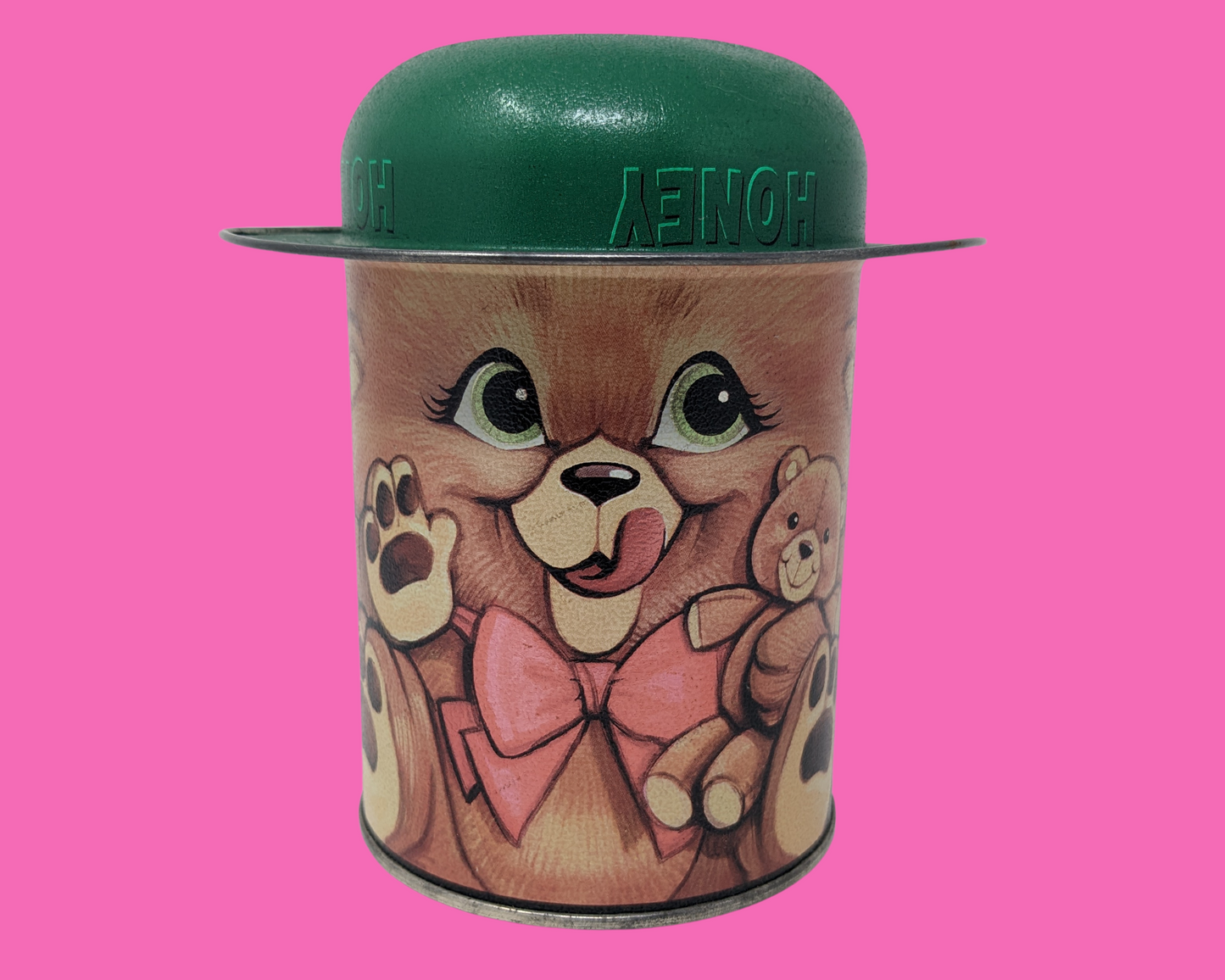 Petit ours vintage des années 1990 avec une boîte en étain de couverture de chapeau vert