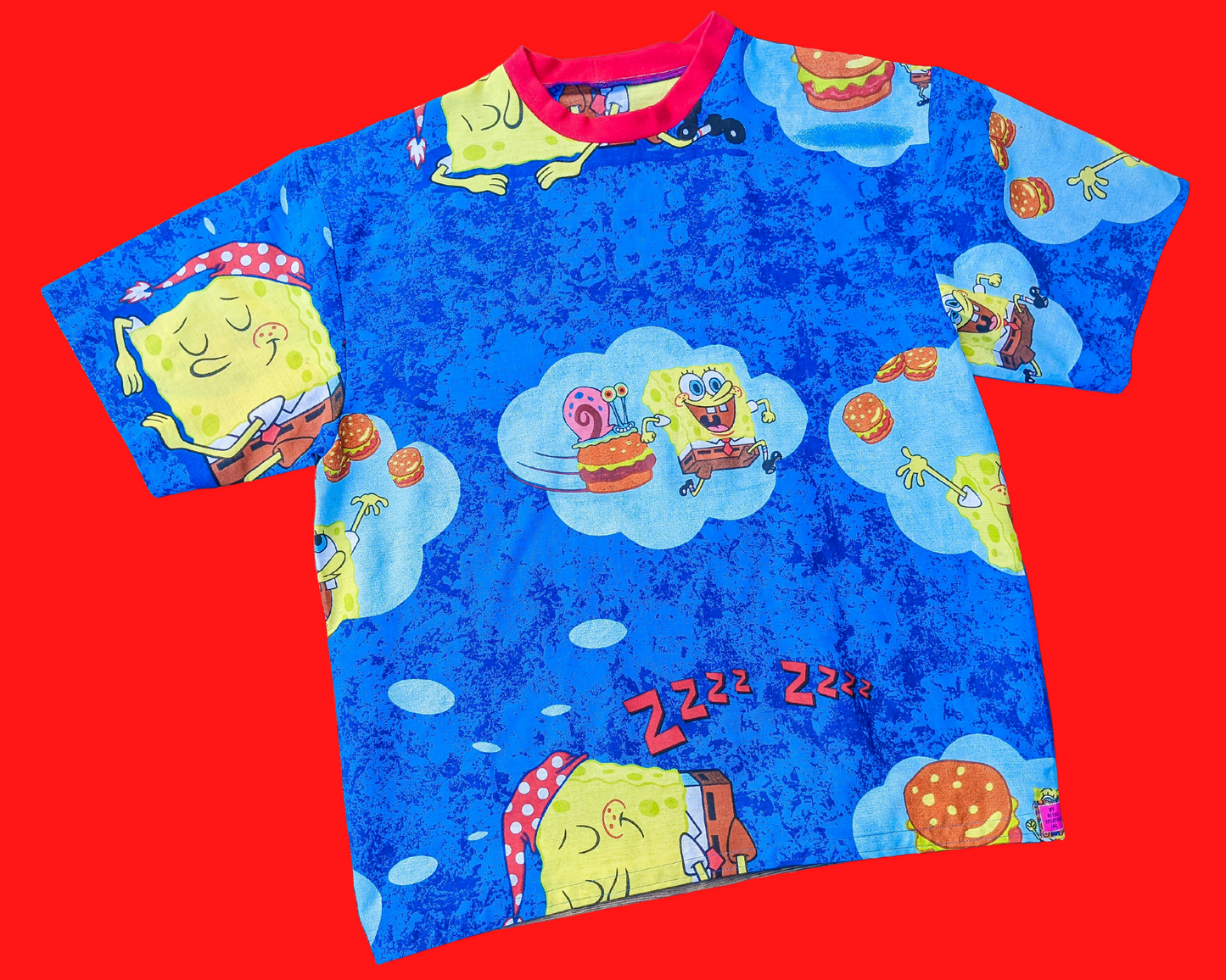 Fait à la main, Upcycled Sponge Bob Square Pants Drap de lit T-shirt surdimensionné XS - Convient comme une taille M