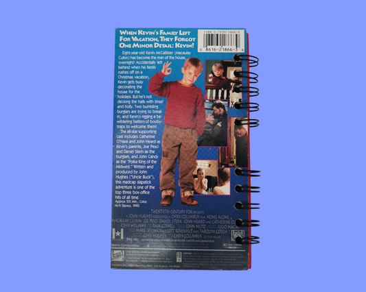 Cahier de film VHS recyclé seul à la maison