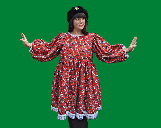 Handmade, Upcycled Vintage 1990's Christmas Fabric, Long Sleeve Dress with Lace Details Size L-XL