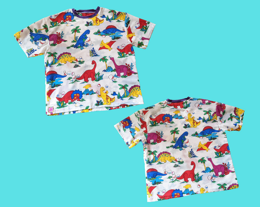 Fait à la main, Upcycled Vintage 1990's Dinosaurs Patterned Fabric T-Shirt Oversized XL