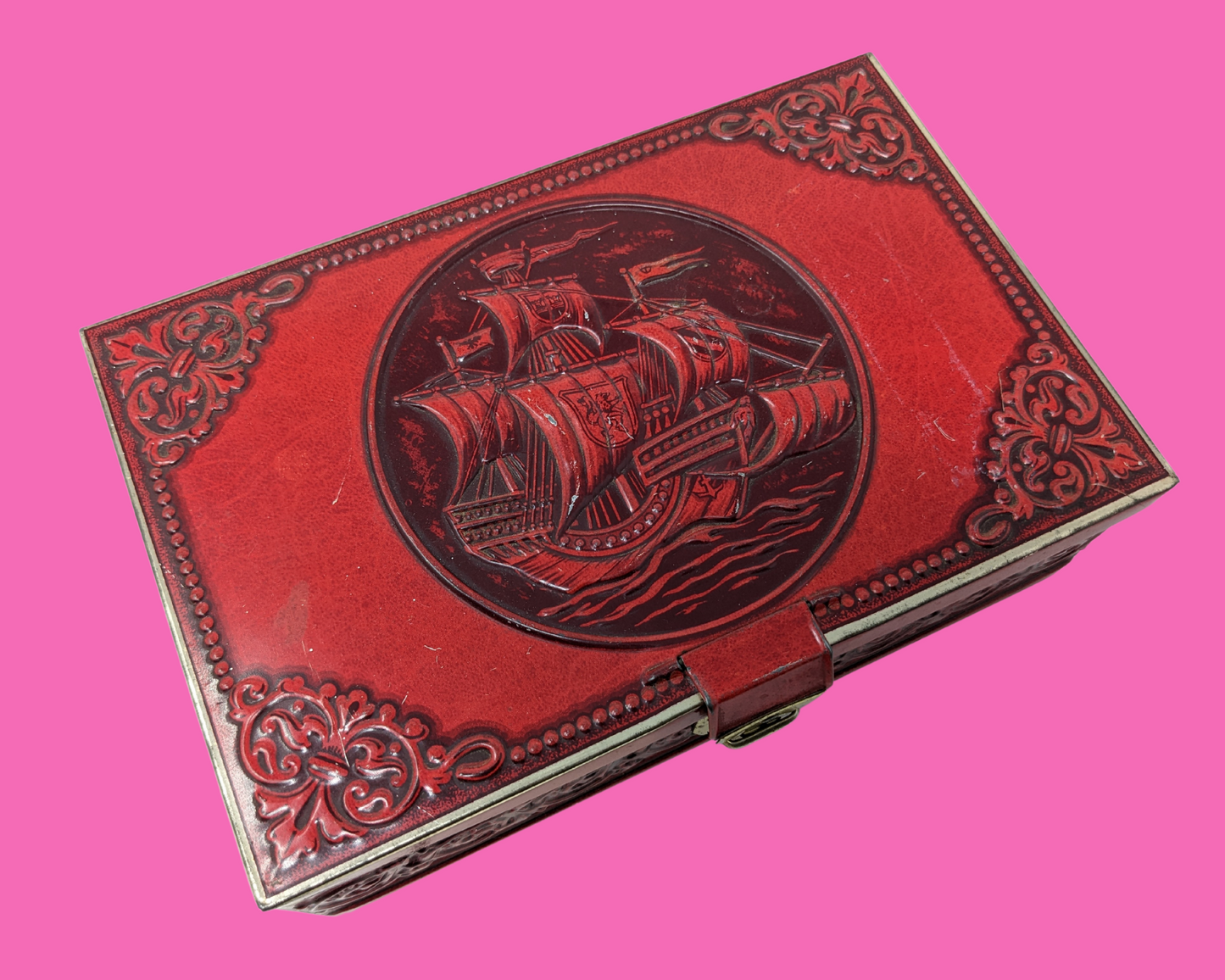 Boîte en étain rouge pour navire d'exploration des années 1980