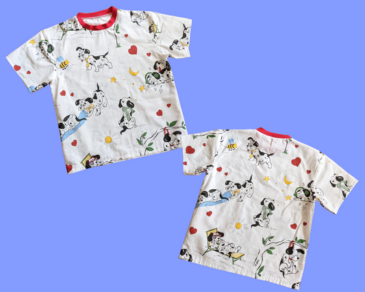 Fait à la main, Upcycled Vintage 1990's Dalmatian Puppies Bedsheet T-Shirt Oversize XS - Convient comme une taille M