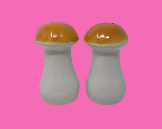 Salières et poivrières aux champignons vintage des années 1970 fabriquées au Japon
