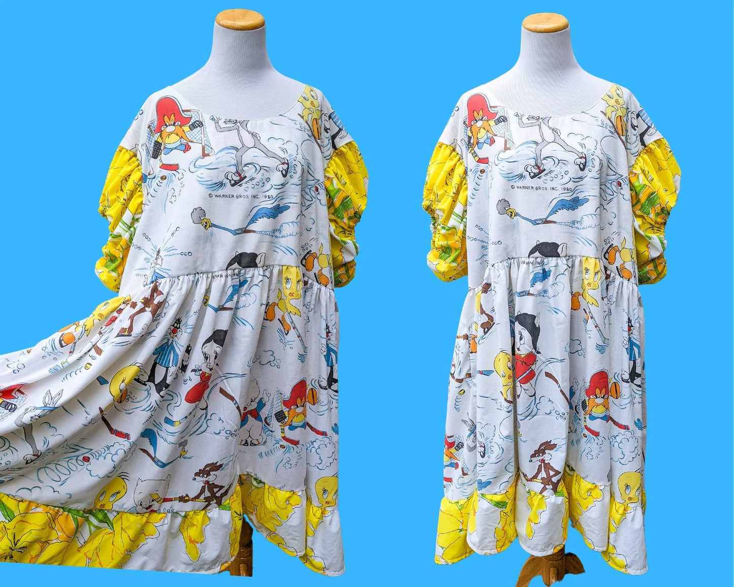 Fait à la main, Upcycled Vintage 1980 Looney Tunes Bedsheets Dress, Short Puffy Sleeves, Floral Fabric Size 2XL